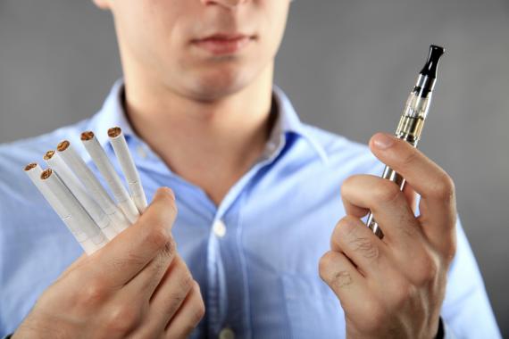 Tételesen cáfolják az ÁNTSZ elektromos cigarettákkal kapcsolatos állításait