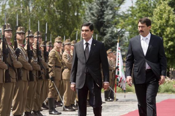 Az Amnesty International titkairól - Áder János a világ második leginkább diktátorát fogadta, Türkmenisztán elnökét